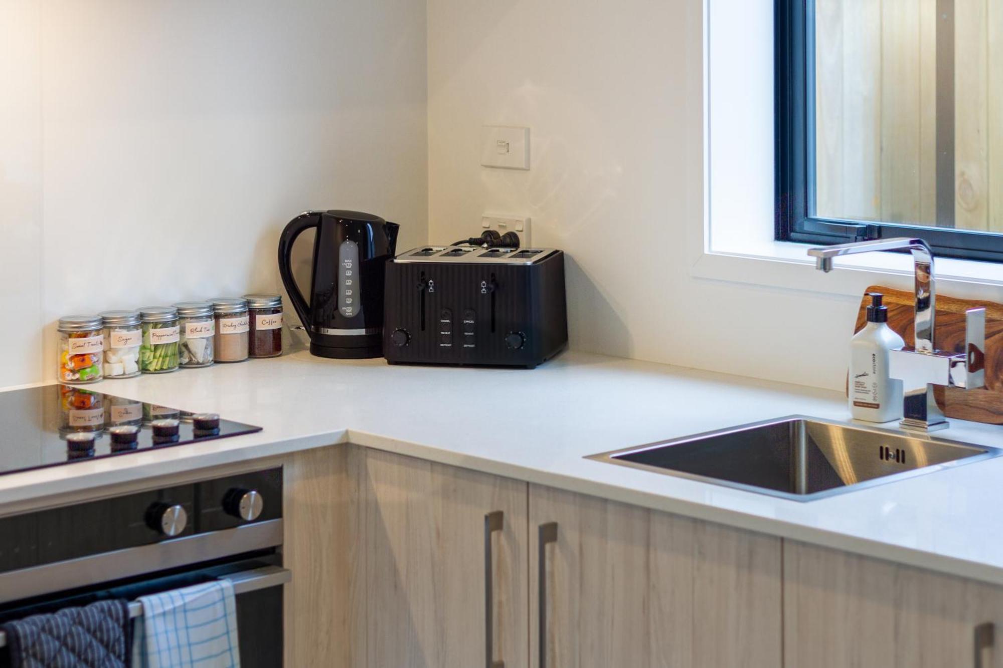 Cashel Street Hideaway 2 Bed 2 Bath Apartment Крайстчърч Екстериор снимка